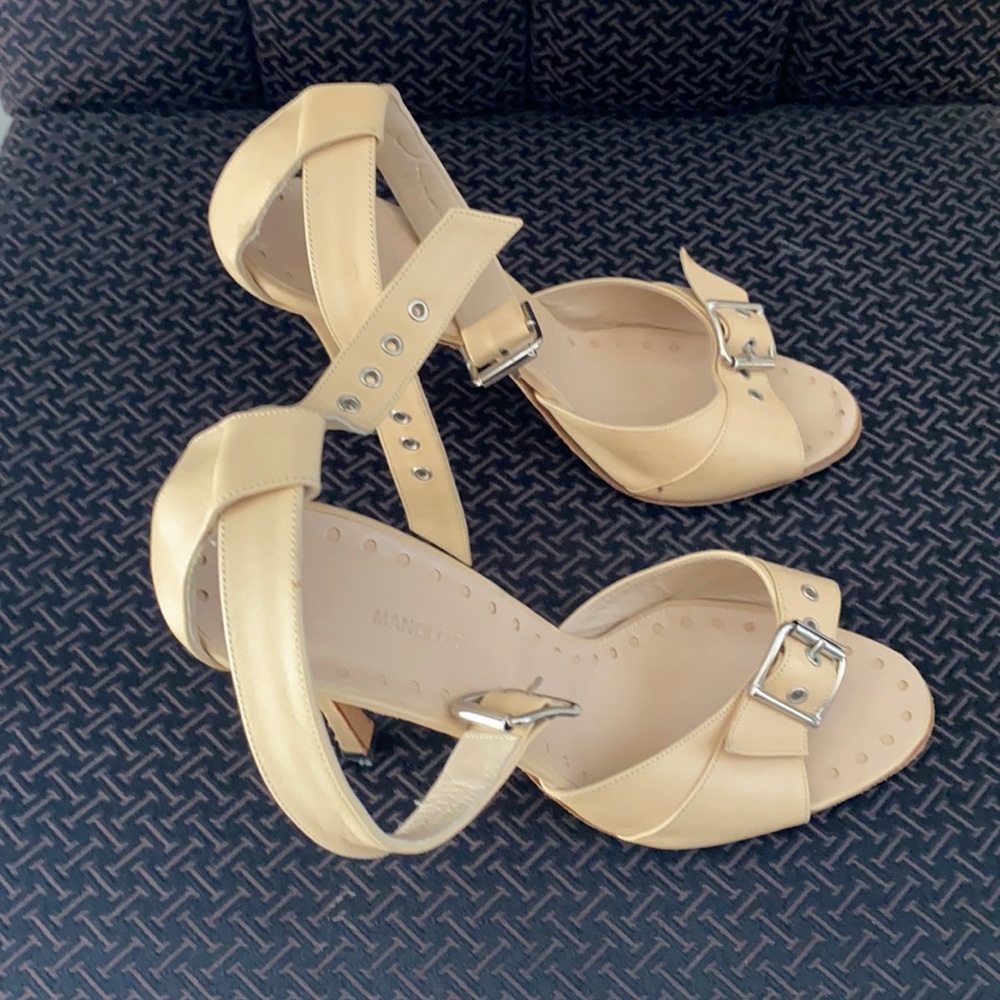 Used Manolo Blahnik opened toe pumps. - Picture 1 of 6